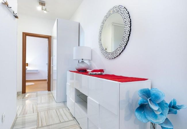 Ferienwohnung in Split - Ferienwohnung in Split mit Balkon, Klimaanlage, W-LAN (5141-1) Ferienwohnung in Split - Ferienwohnung in Split mit Balkon, Klimaanlage, W-LAN (5141-1)