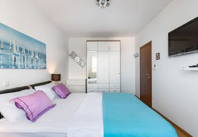 Ferienwohnung in Split - Ferienwohnung in Split mit Balkon, Klimaanlage, W-LAN (5141-1) Ferienwohnung in Split - Ferienwohnung in Split mit Balkon, Klimaanlage, W-LAN (5141-1)