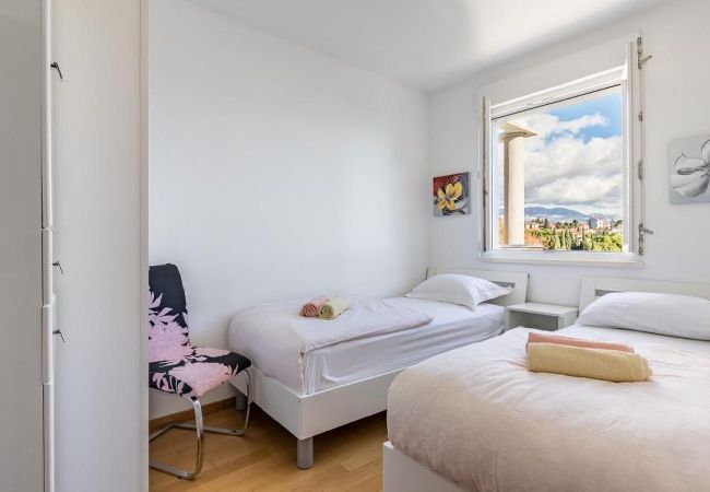 Ferienwohnung in Split - Ferienwohnung in Split mit Balkon, Klimaanlage, W-LAN (5141-1) Ferienwohnung in Split - Ferienwohnung in Split mit Balkon, Klimaanlage, W-LAN (5141-1)