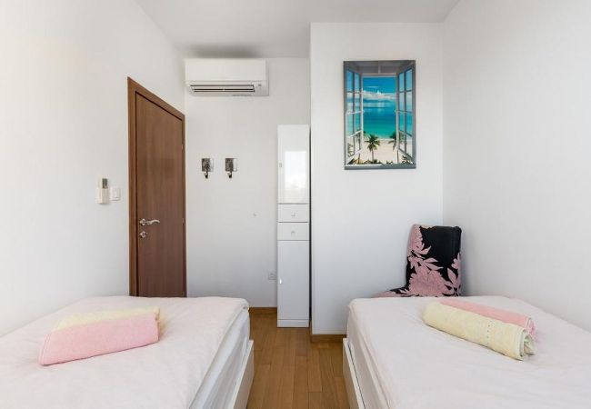 Ferienwohnung in Split - Ferienwohnung in Split mit Balkon, Klimaanlage, W-LAN (5141-1) Ferienwohnung in Split - Ferienwohnung in Split mit Balkon, Klimaanlage, W-LAN (5141-1)