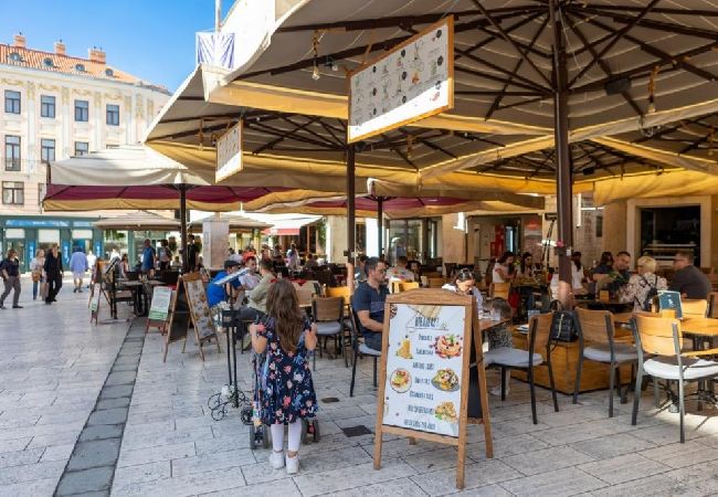 Ferienwohnung in Split - Ferienwohnung in Split mit Balkon, Klimaanlage, W-LAN (5141-1) Ferienwohnung in Split - Ferienwohnung in Split mit Balkon, Klimaanlage, W-LAN (5141-1)