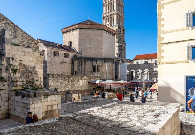 Ferienwohnung in Split - Ferienwohnung in Split mit Balkon, Klimaanlage, W-LAN (5141-1) Ferienwohnung in Split - Ferienwohnung in Split mit Balkon, Klimaanlage, W-LAN (5141-1)