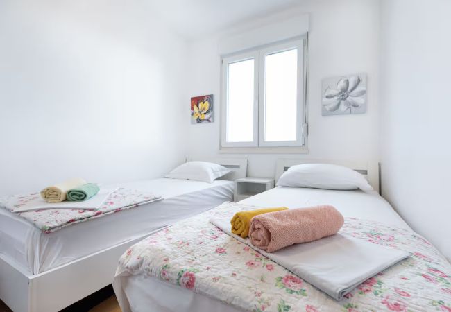 Ferienwohnung in Split - Ferienwohnung in Split mit Balkon, Klimaanlage, W-LAN (5141-1) Ferienwohnung in Split - Ferienwohnung in Split mit Balkon, Klimaanlage, W-LAN (5141-1)