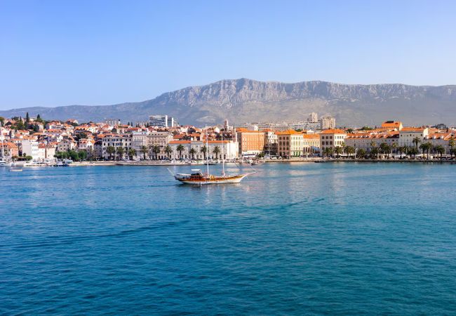 Ferienwohnung in Split - Ferienwohnung in Split mit Balkon, Klimaanlage, W-LAN (5141-1) Ferienwohnung in Split - Ferienwohnung in Split mit Balkon, Klimaanlage, W-LAN (5141-1)