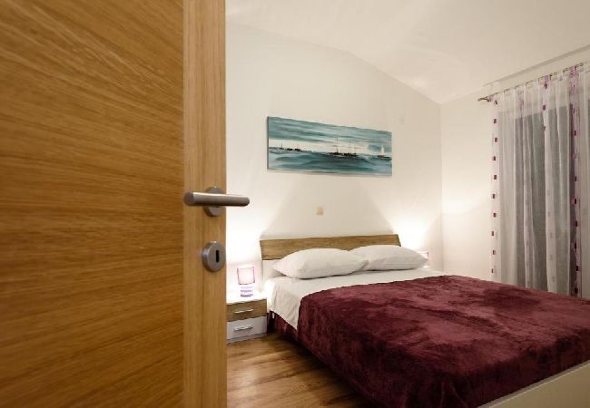 Ferienwohnung in Seget Vranjica - Ferienwohnung in Seget Vranjica mit Meerblick, Terrasse, Klimaanlage, W-LAN (5142-4) Ferienwohnung in Seget Vranjica - Ferienwohnung in Seget Vranjica mit Meerblick, Terrasse, Klimaanlage, W-LAN (5142-4)