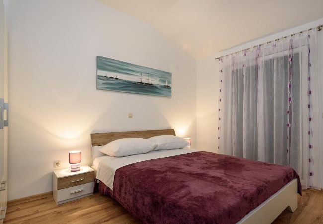 Ferienwohnung in Seget Vranjica - Ferienwohnung in Seget Vranjica mit Meerblick, Terrasse, Klimaanlage, W-LAN (5142-4) Ferienwohnung in Seget Vranjica - Ferienwohnung in Seget Vranjica mit Meerblick, Terrasse, Klimaanlage, W-LAN (5142-4)