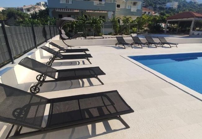 Ferienwohnung in Seget Vranjica - Ferienwohnung in Seget Vranjica mit Meerblick, Terrasse, Klimaanlage, W-LAN (5142-4) Ferienwohnung in Seget Vranjica - Ferienwohnung in Seget Vranjica mit Meerblick, Terrasse, Klimaanlage, W-LAN (5142-4)