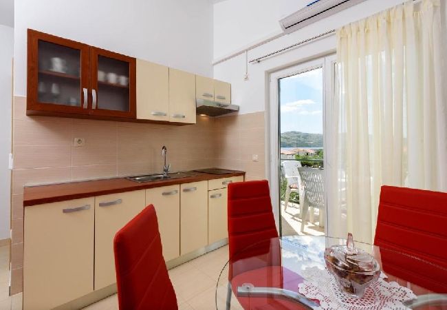 Ferienwohnung in Seget Vranjica - Ferienwohnung in Seget Vranjica mit Meerblick, Balkon, Klimaanlage, W-LAN (5142-3) Ferienwohnung in Seget Vranjica - Ferienwohnung in Seget Vranjica mit Meerblick, Balkon, Klimaanlage, W-LAN (5142-3)