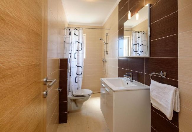 Ferienwohnung in Seget Vranjica - Ferienwohnung in Seget Vranjica mit Meerblick, Balkon, Klimaanlage, W-LAN (5142-3) Ferienwohnung in Seget Vranjica - Ferienwohnung in Seget Vranjica mit Meerblick, Balkon, Klimaanlage, W-LAN (5142-3)