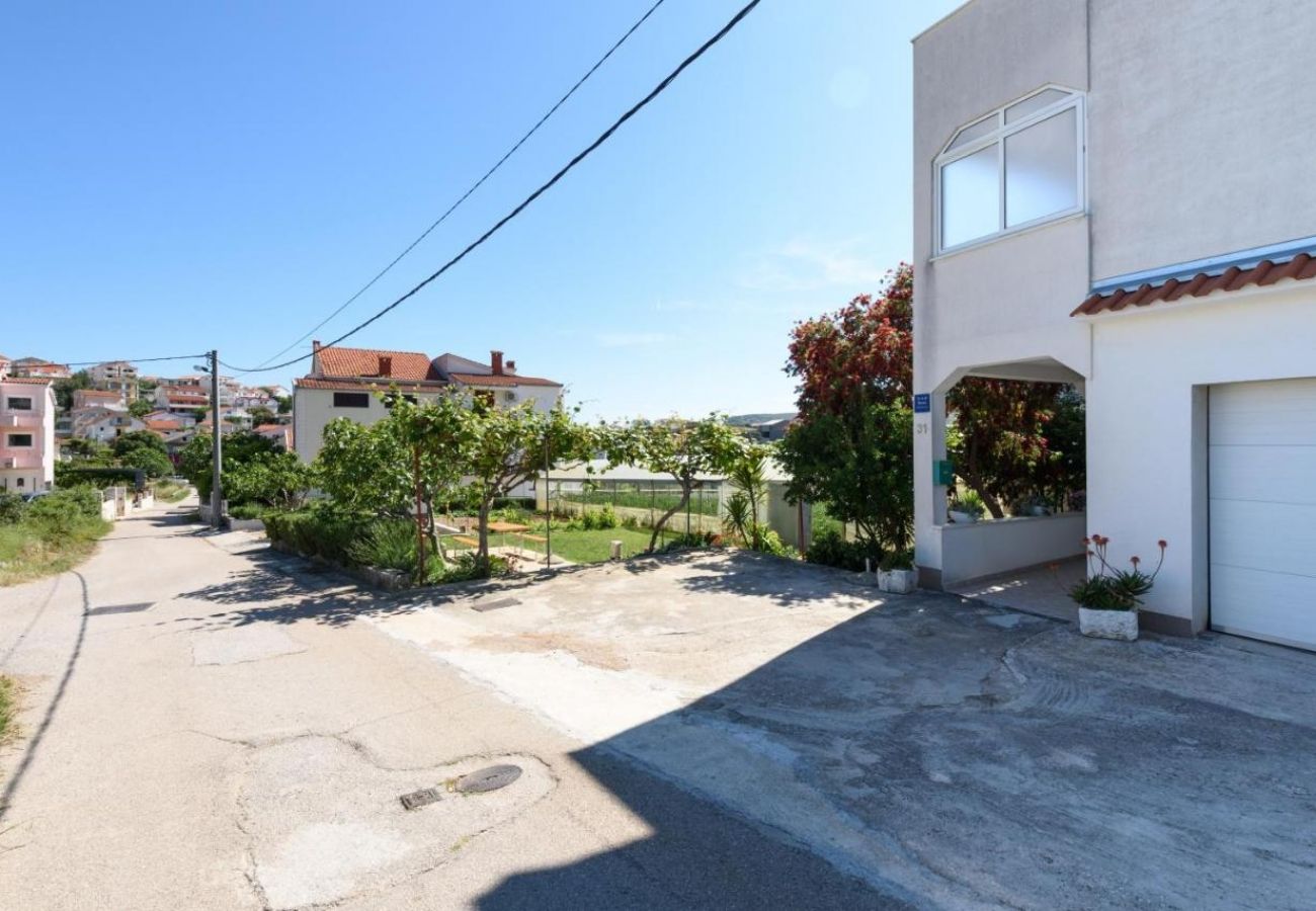 Ferienwohnung in Seget Vranjica - Ferienwohnung in Seget Vranjica mit Meerblick, Balkon, Klimaanlage, W-LAN (5142-3)