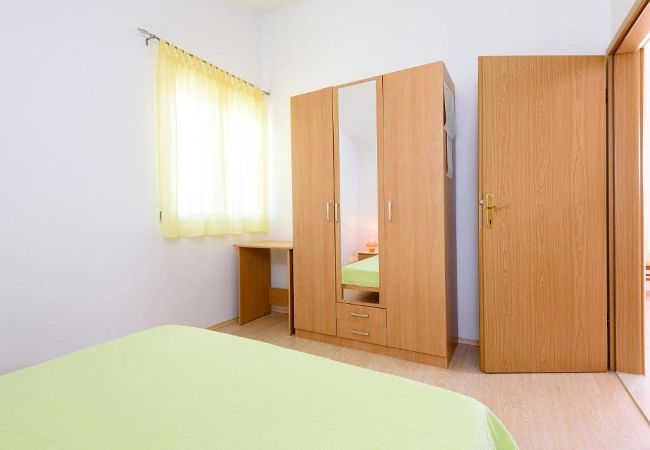 Ferienwohnung in Seget Vranjica - Ferienwohnung in Seget Vranjica mit Meerblick, Balkon, Klimaanlage, W-LAN (5142-2) Ferienwohnung in Seget Vranjica - Ferienwohnung in Seget Vranjica mit Meerblick, Balkon, Klimaanlage, W-LAN (5142-2)