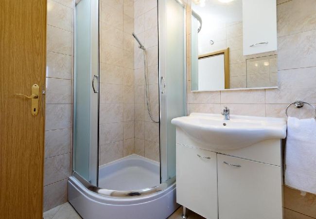 Ferienwohnung in Seget Vranjica - Ferienwohnung in Seget Vranjica mit Meerblick, Balkon, Klimaanlage, W-LAN (5142-2) Ferienwohnung in Seget Vranjica - Ferienwohnung in Seget Vranjica mit Meerblick, Balkon, Klimaanlage, W-LAN (5142-2)