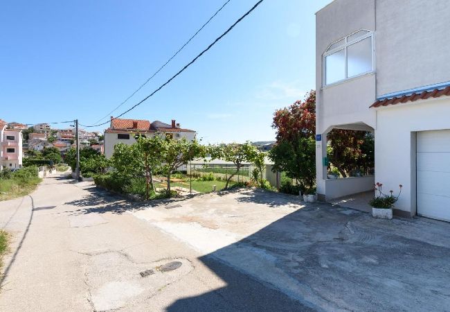Ferienwohnung in Seget Vranjica - Ferienwohnung in Seget Vranjica mit Meerblick, Balkon, Klimaanlage, W-LAN (5142-2) Ferienwohnung in Seget Vranjica - Ferienwohnung in Seget Vranjica mit Meerblick, Balkon, Klimaanlage, W-LAN (5142-2)