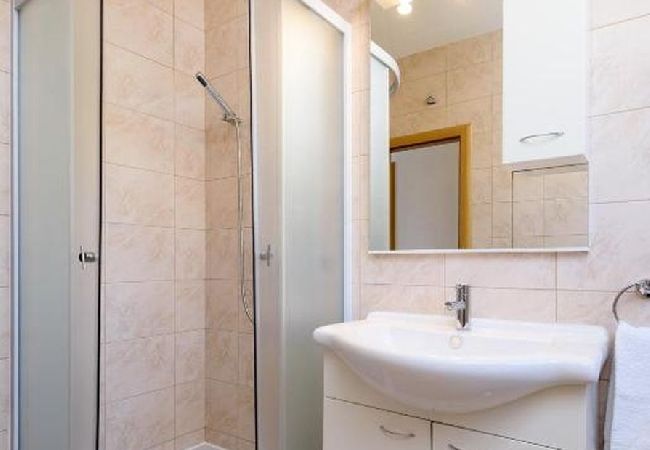 Ferienwohnung in Seget Vranjica - Ferienwohnung in Seget Vranjica mit Meerblick, Balkon, Klimaanlage, W-LAN (5142-1) Ferienwohnung in Seget Vranjica - Ferienwohnung in Seget Vranjica mit Meerblick, Balkon, Klimaanlage, W-LAN (5142-1)
