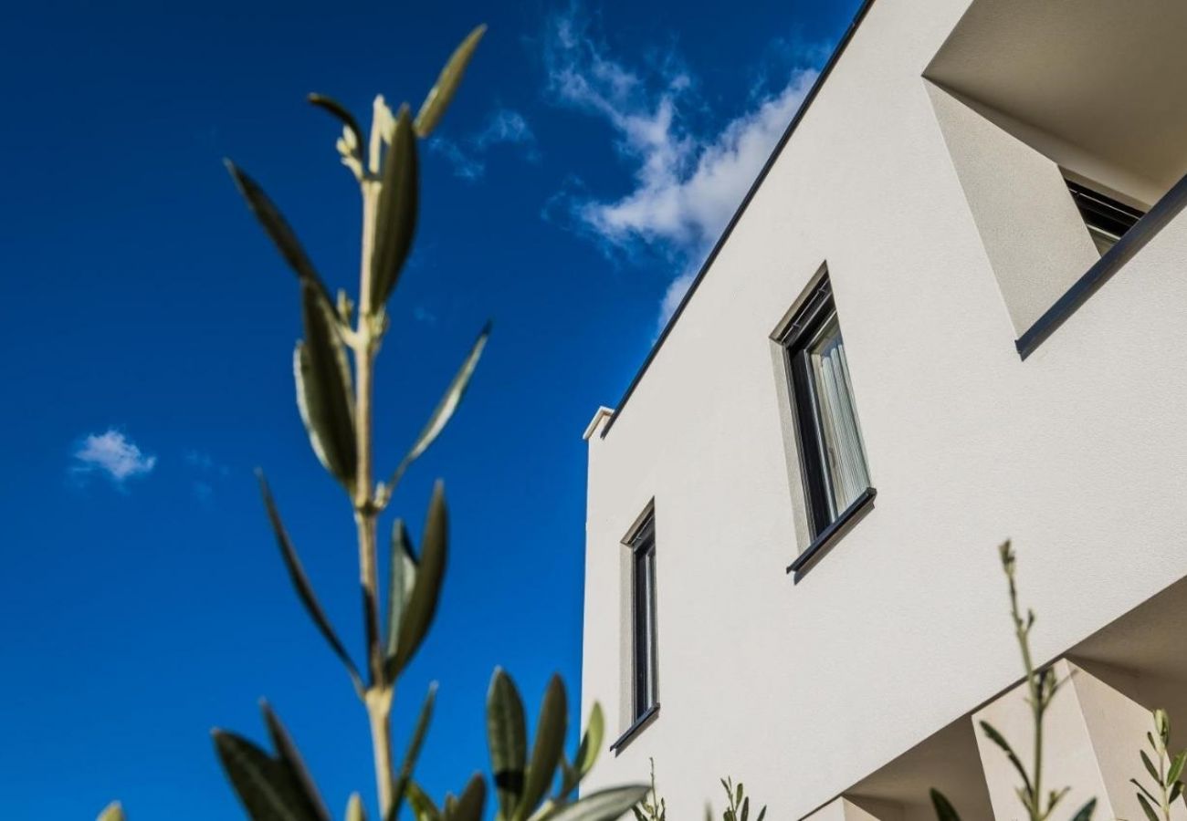 Ferienwohnung in Kaštel Kambelovac - Ferienwohnung in Kaštel Kambelovac mit Balkon, Klimaanlage, W-LAN, Waschmaschine (5143-1)