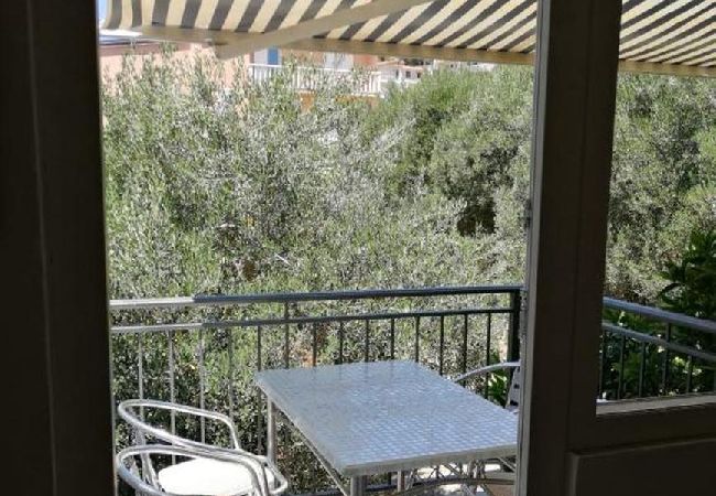Ferienwohnung in Duce - Ferienwohnung in Duće mit Balkon, Klimaanlage, W-LAN (5146-7) Ferienwohnung in Duce - Ferienwohnung in Duće mit Balkon, Klimaanlage, W-LAN (5146-7)