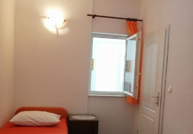 Ferienwohnung in Duce - Ferienwohnung in Duće mit Balkon, Klimaanlage, W-LAN (5146-7) Ferienwohnung in Duce - Ferienwohnung in Duće mit Balkon, Klimaanlage, W-LAN (5146-7)