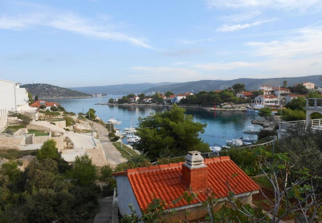 Ferienwohnung in Ražanj - Ferienwohnung in Ražanj mit Meerblick, Balkon, Klimaanlage, W-LAN (5150-3)