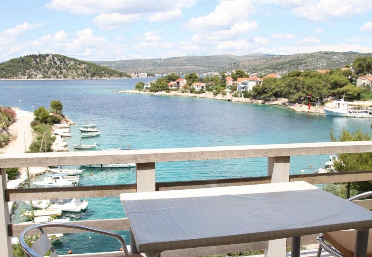 Ferienwohnung in Ražanj - Ferienwohnung in Ražanj mit Meerblick, Balkon, Klimaanlage, W-LAN (5150-3)