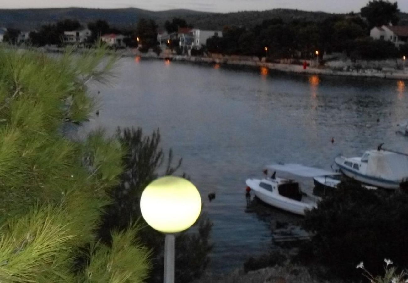 Ferienwohnung in Ražanj - Ferienwohnung in Ražanj mit Meerblick, Balkon, Klimaanlage, W-LAN (5150-3)