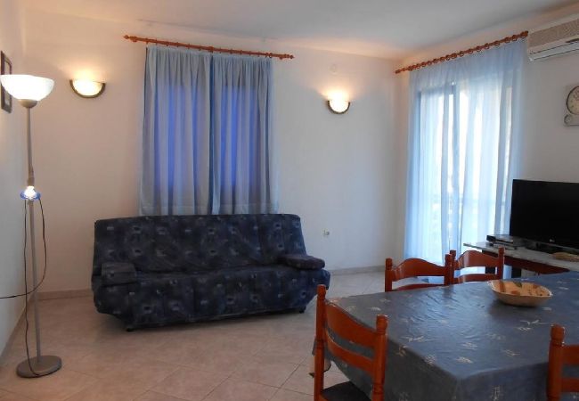 Ferienwohnung in Ražanj - Ferienwohnung in Ražanj mit Meerblick, Terrasse, Klimaanlage, W-LAN (5150-1) Ferienwohnung in Ražanj - Ferienwohnung in Ražanj mit Meerblick, Terrasse, Klimaanlage, W-LAN (5150-1)