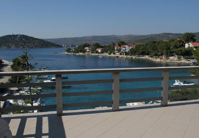 Ferienwohnung in Ražanj - Ferienwohnung in Ražanj mit Meerblick, Terrasse, Klimaanlage, W-LAN (5150-1) Ferienwohnung in Ražanj - Ferienwohnung in Ražanj mit Meerblick, Terrasse, Klimaanlage, W-LAN (5150-1)