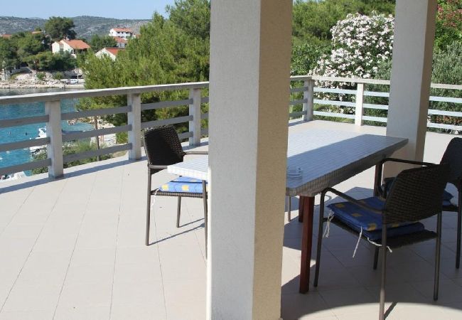 Ferienwohnung in Ražanj - Ferienwohnung in Ražanj mit Meerblick, Terrasse, Klimaanlage, W-LAN (5150-1) Ferienwohnung in Ražanj - Ferienwohnung in Ražanj mit Meerblick, Terrasse, Klimaanlage, W-LAN (5150-1)