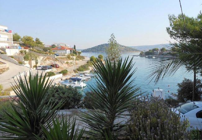 Ferienwohnung in Ražanj - Ferienwohnung in Ražanj mit Meerblick, Terrasse, Klimaanlage, W-LAN (5150-1) Ferienwohnung in Ražanj - Ferienwohnung in Ražanj mit Meerblick, Terrasse, Klimaanlage, W-LAN (5150-1)