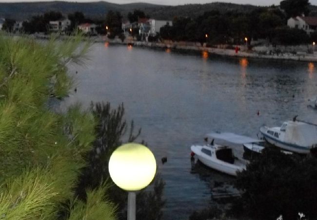 Ferienwohnung in Ražanj - Ferienwohnung in Ražanj mit Meerblick, Terrasse, Klimaanlage, W-LAN (5150-1) Ferienwohnung in Ražanj - Ferienwohnung in Ražanj mit Meerblick, Terrasse, Klimaanlage, W-LAN (5150-1)