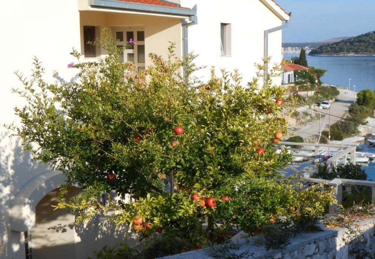 Ferienwohnung in Ražanj - Ferienwohnung in Ražanj mit Meerblick, Terrasse, Klimaanlage, W-LAN (5150-2)