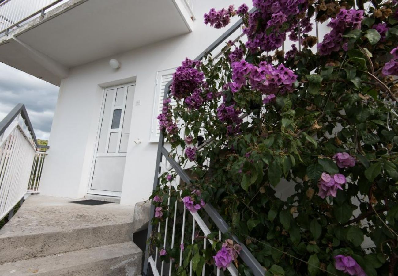 Ferienwohnung in Dvornica - Ferienwohnung in Stupin Čeline mit Meerblick, Terrasse, Klimaanlage, W-LAN (5149-2)