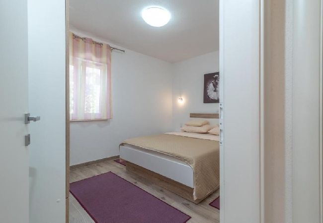 Ferienwohnung in Mastrinka - Ferienwohnung in Mastrinka mit Meerblick, Terrasse, Klimaanlage, W-LAN (5159-3) Ferienwohnung in Mastrinka - Ferienwohnung in Mastrinka mit Meerblick, Terrasse, Klimaanlage, W-LAN (5159-3)