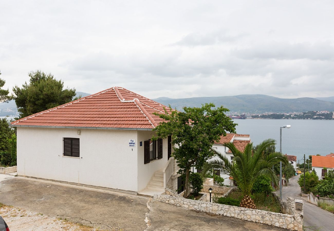 Ferienwohnung in Okrug Gornji - Ferienwohnung in Okrug Gornji mit Meerblick, Balkon, Klimaanlage, W-LAN (5165-1)