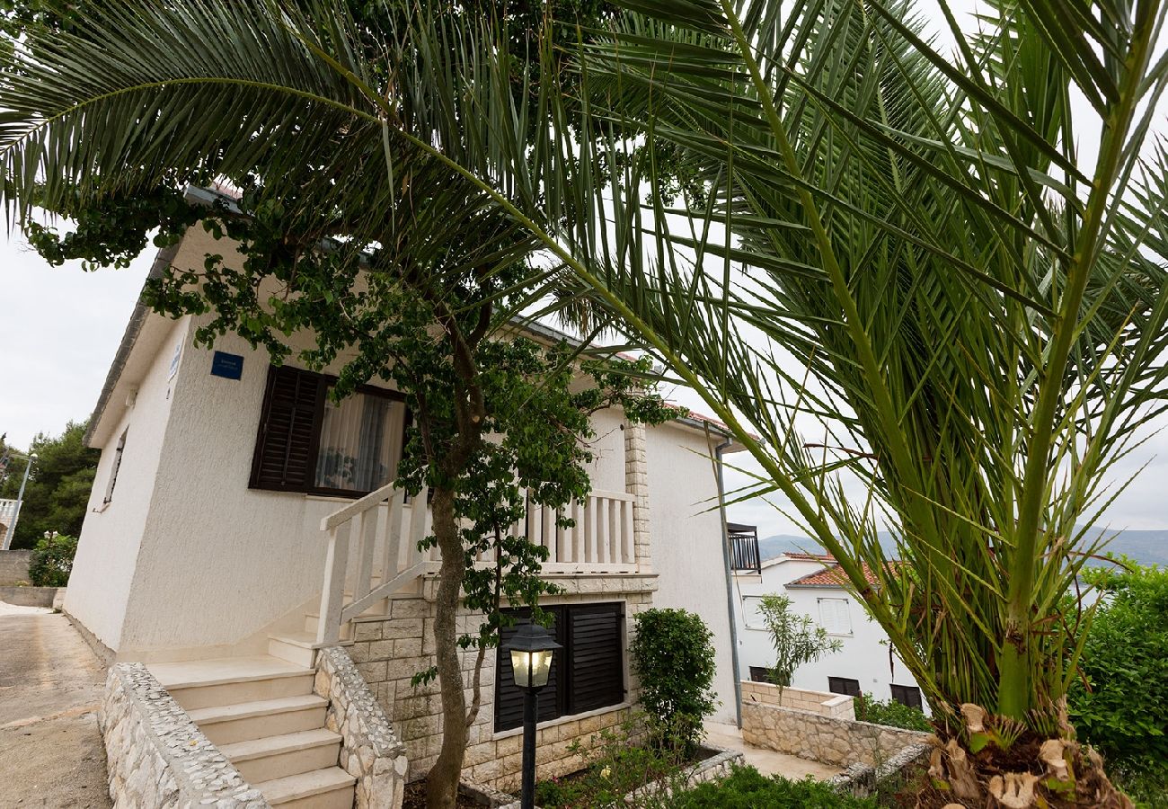 Ferienwohnung in Okrug Gornji - Ferienwohnung in Okrug Gornji mit Meerblick, Balkon, Klimaanlage, W-LAN (5165-1)