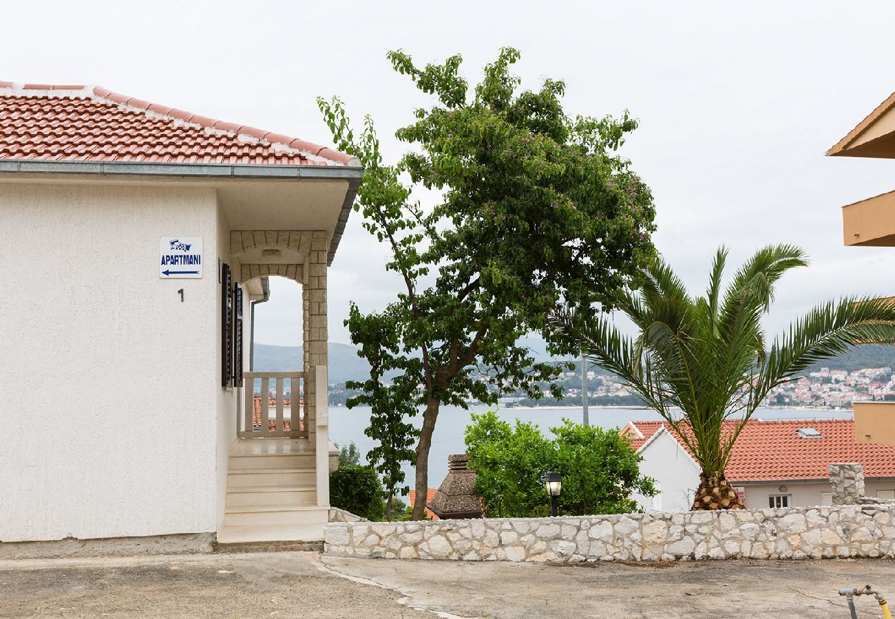 Ferienwohnung in Okrug Gornji - Ferienwohnung in Okrug Gornji mit Meerblick, Balkon, Klimaanlage, W-LAN (5165-1)