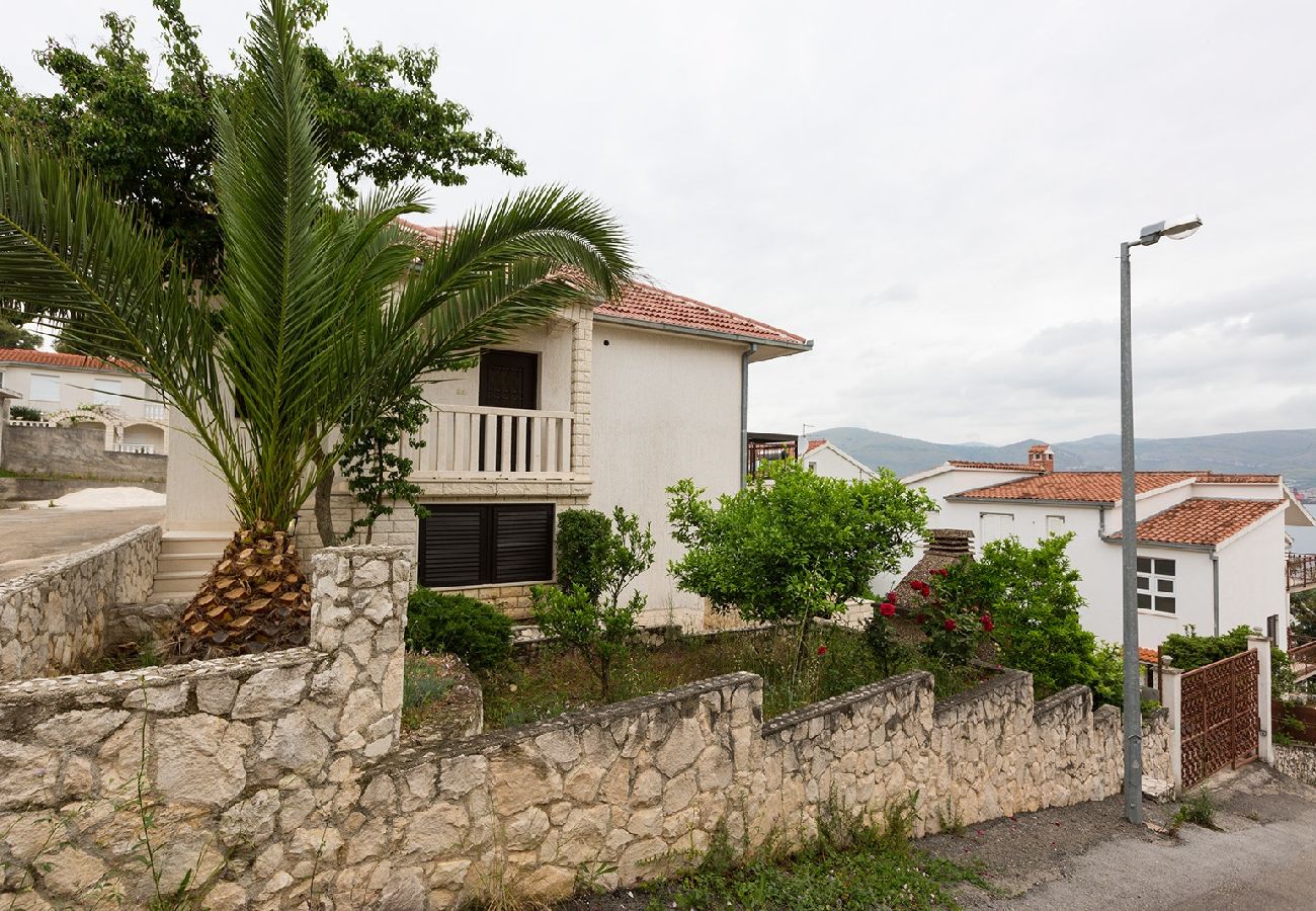 Ferienwohnung in Okrug Gornji - Ferienwohnung in Okrug Gornji mit Meerblick, Balkon, Klimaanlage, W-LAN (5165-1)