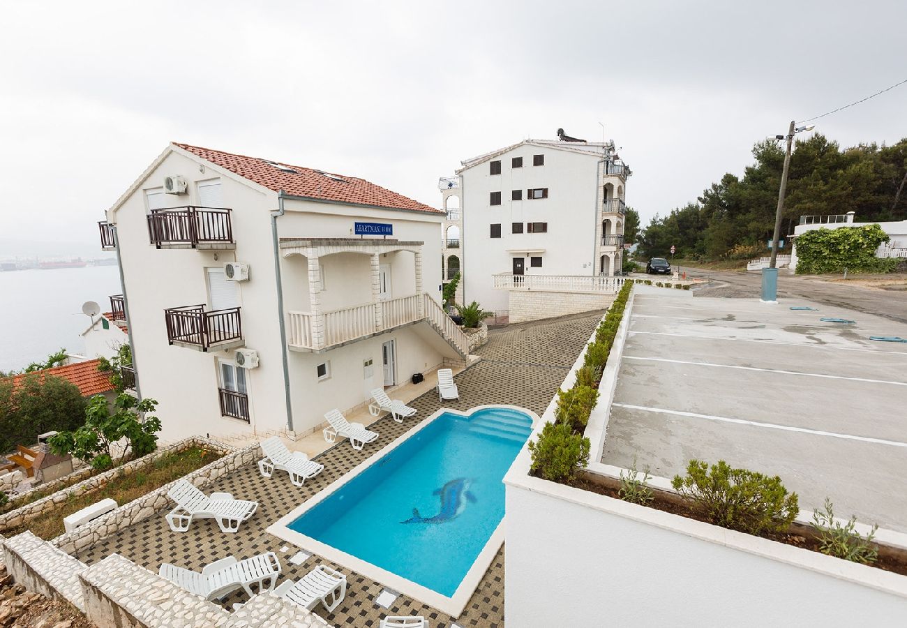 Ferienwohnung in Okrug Donji - Ferienwohnung in Okrug Donji mit Meerblick, Balkon, Klimaanlage, W-LAN (5166-3)