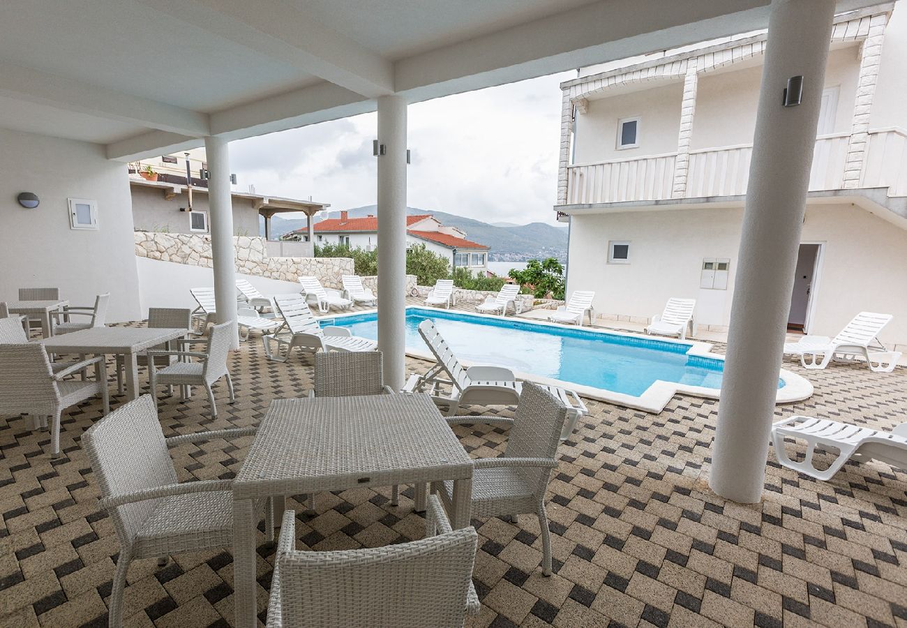 Ferienwohnung in Okrug Donji - Ferienwohnung in Okrug Donji mit Meerblick, Balkon, Klimaanlage, W-LAN (5166-3)