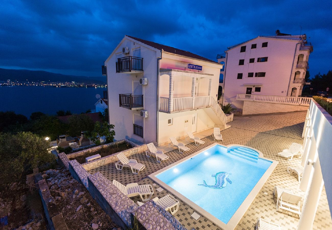 Ferienwohnung in Okrug Donji - Ferienwohnung in Okrug Donji mit Meerblick, Balkon, Klimaanlage, W-LAN (5166-3)