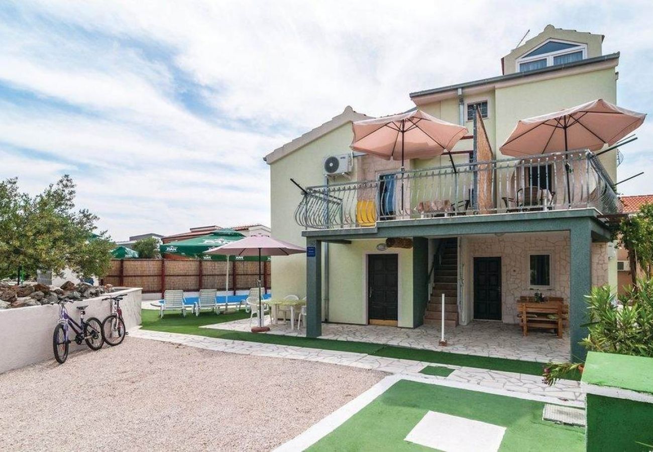 Ferienwohnung in Ražanj - Ferienwohnung in Ražanj mit Meerblick, Terrasse, Klimaanlage, W-LAN (4773-3)