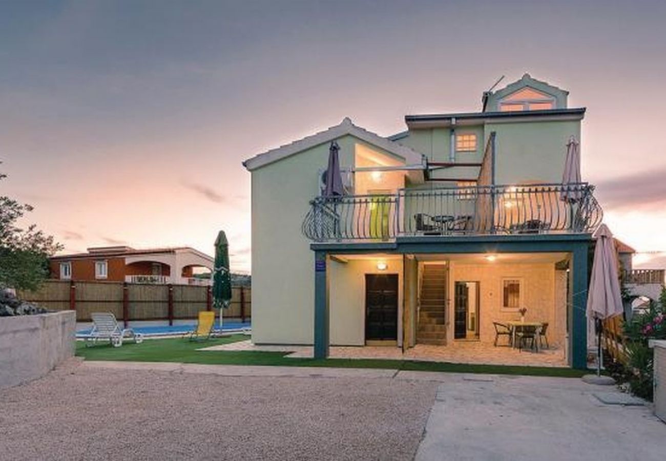 Ferienwohnung in Ražanj - Ferienwohnung in Ražanj mit Meerblick, Terrasse, Klimaanlage, W-LAN (4773-3)