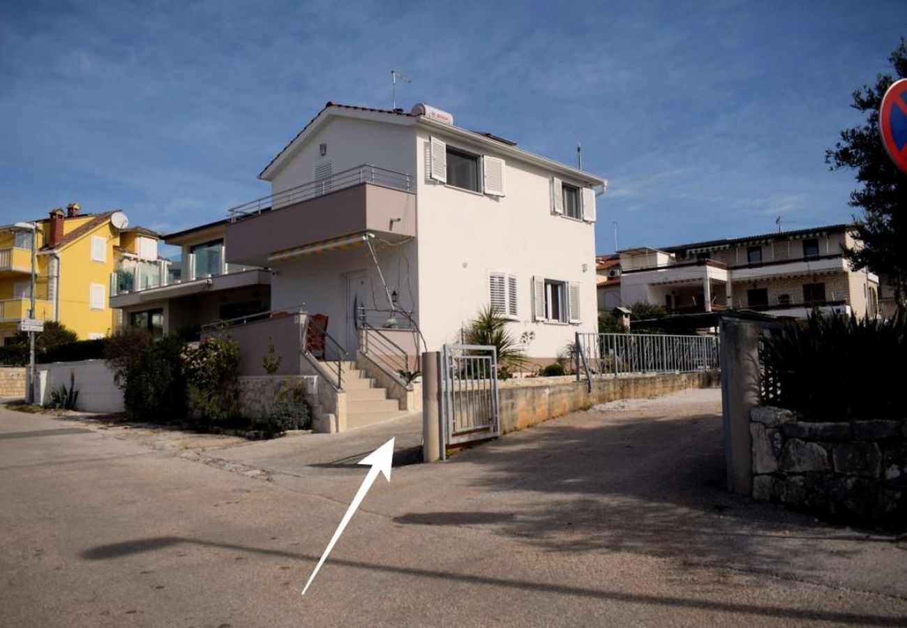 Ferienwohnung in Rogoznica - Ferienwohnung in Rogoznica mit Terrasse, Klimaanlage, W-LAN (5170-1)