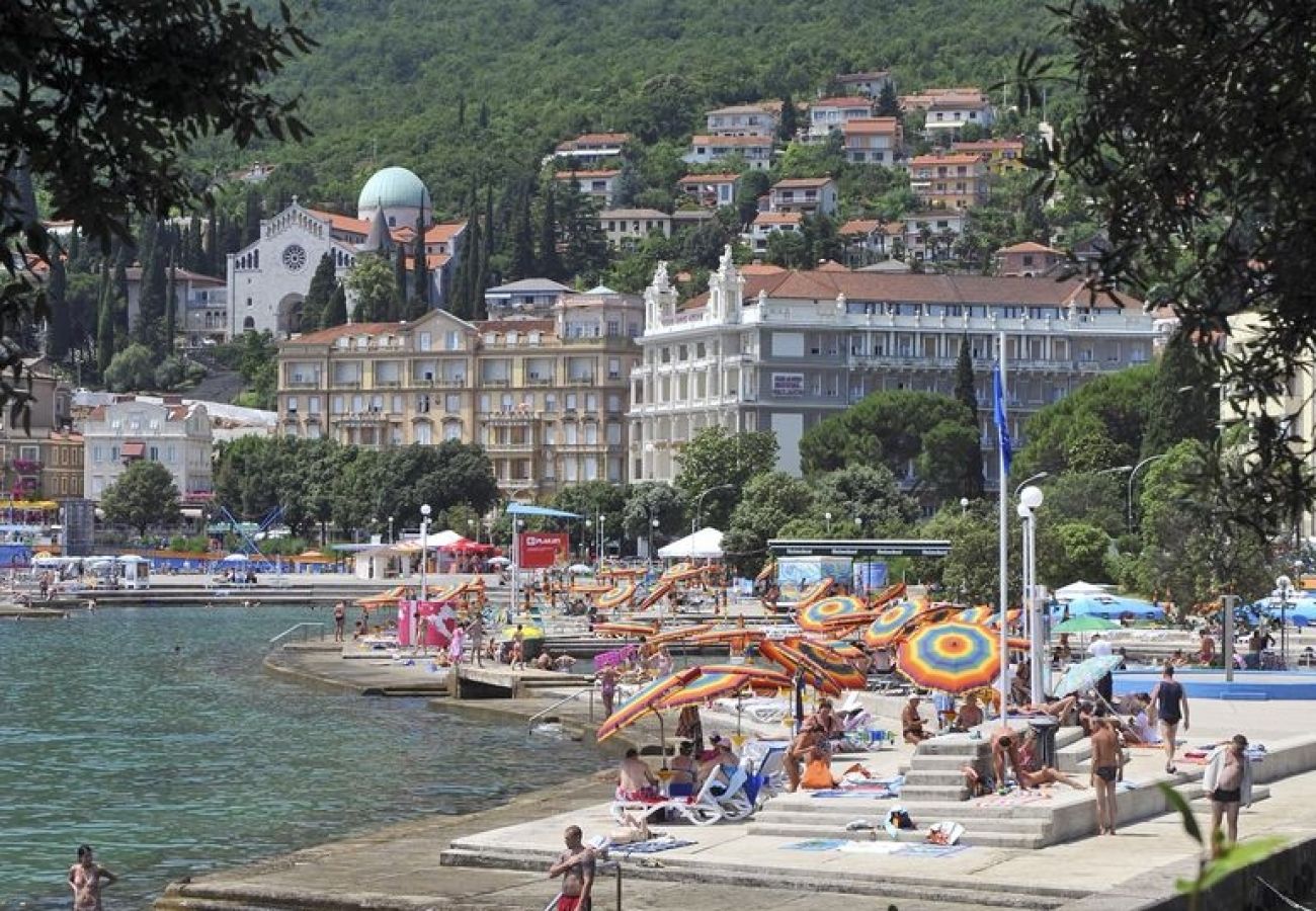 Ferienwohnung in Opatija - Ferienwohnung in Opatija mit Balkon, Klimaanlage, W-LAN, Waschmaschine (5175-1)