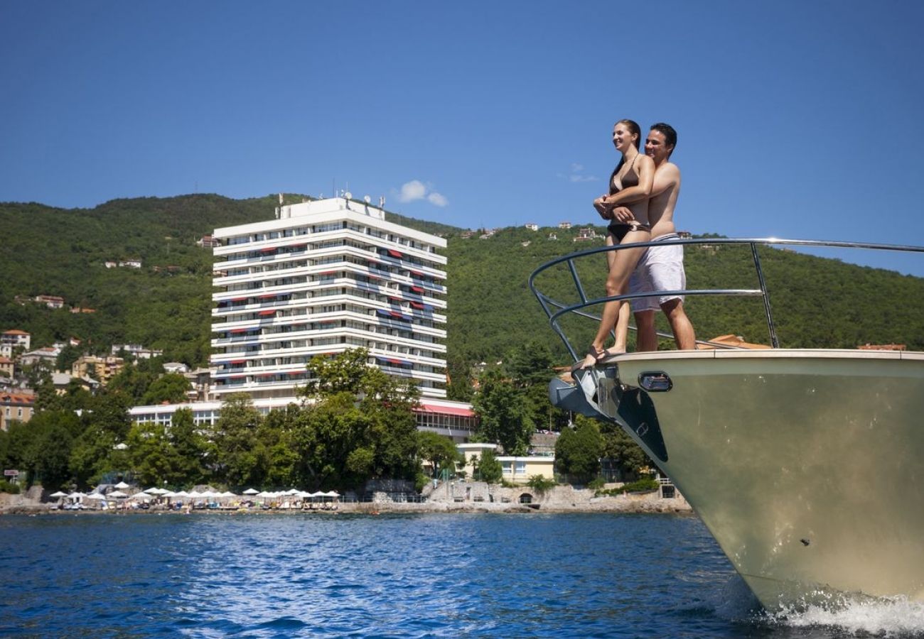 Ferienwohnung in Opatija - Ferienwohnung in Opatija mit Balkon, Klimaanlage, W-LAN, Waschmaschine (5175-1)