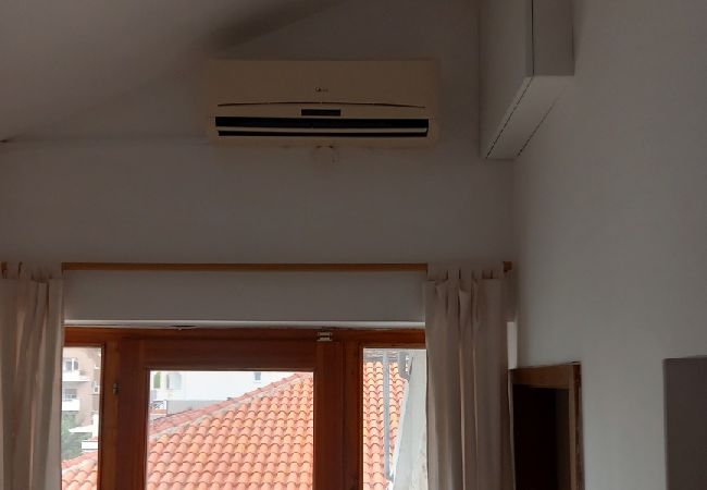 Ferienwohnung in Dugi Rat - Ferienwohnung in Dugi Rat mit Meerblick, Balkon, Klimaanlage, W-LAN (5132-6) Ferienwohnung in Dugi Rat - Ferienwohnung in Dugi Rat mit Meerblick, Balkon, Klimaanlage, W-LAN (5132-6)