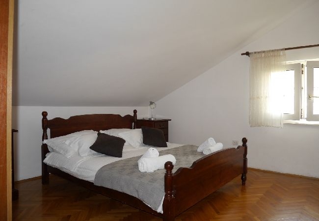 Ferienwohnung in Dugi Rat - Ferienwohnung in Dugi Rat mit Meerblick, Balkon, Klimaanlage, W-LAN (5132-6) Ferienwohnung in Dugi Rat - Ferienwohnung in Dugi Rat mit Meerblick, Balkon, Klimaanlage, W-LAN (5132-6)