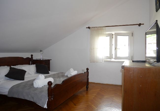 Ferienwohnung in Dugi Rat - Ferienwohnung in Dugi Rat mit Meerblick, Balkon, Klimaanlage, W-LAN (5132-6) Ferienwohnung in Dugi Rat - Ferienwohnung in Dugi Rat mit Meerblick, Balkon, Klimaanlage, W-LAN (5132-6)