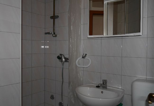 Ferienwohnung in Dugi Rat - Ferienwohnung in Dugi Rat mit Meerblick, Balkon, Klimaanlage, W-LAN (5132-6) Ferienwohnung in Dugi Rat - Ferienwohnung in Dugi Rat mit Meerblick, Balkon, Klimaanlage, W-LAN (5132-6)