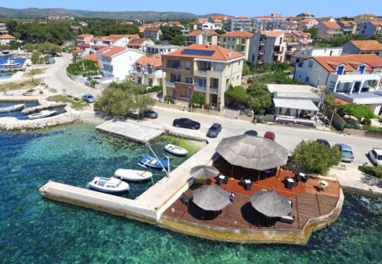 Ferienwohnung in Sibenik - Ferienwohnung in Brodarica mit Meerblick, Balkon, Klimaanlage, W-LAN (5183-1)