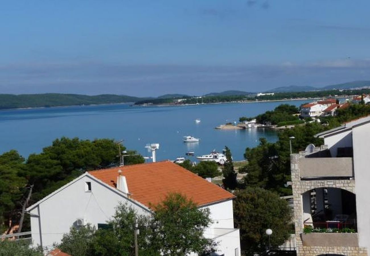 Ferienwohnung in Sibenik - Ferienwohnung in Brodarica mit Meerblick, Balkon, Klimaanlage, W-LAN (5183-1)